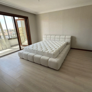 Lit Capitonné Bas en Tissu Crème