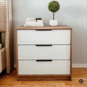 Table de chevet scandinave – 3 tiroirs bois et blanc