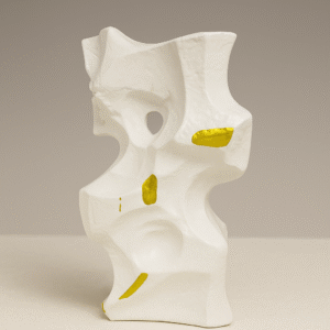 Sculpture décorative moderne en céramique blanche et dorée
